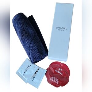 NWOT CHANEL Beauté Face Towel + 🎁